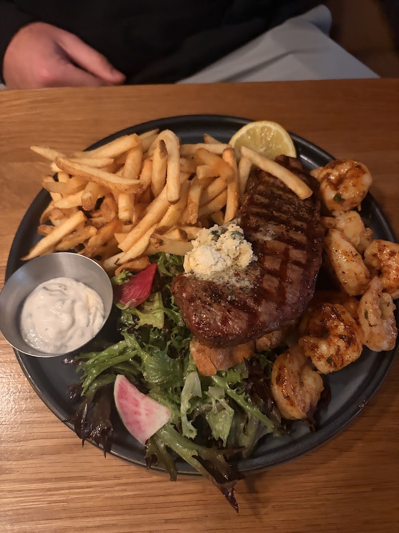 Earls Kitchen + Bar